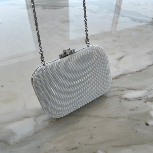 JUDITH LEIBER WHITE CHAULK CRYSTAL CLUTCH & CHAIN - Picture 5 of 17